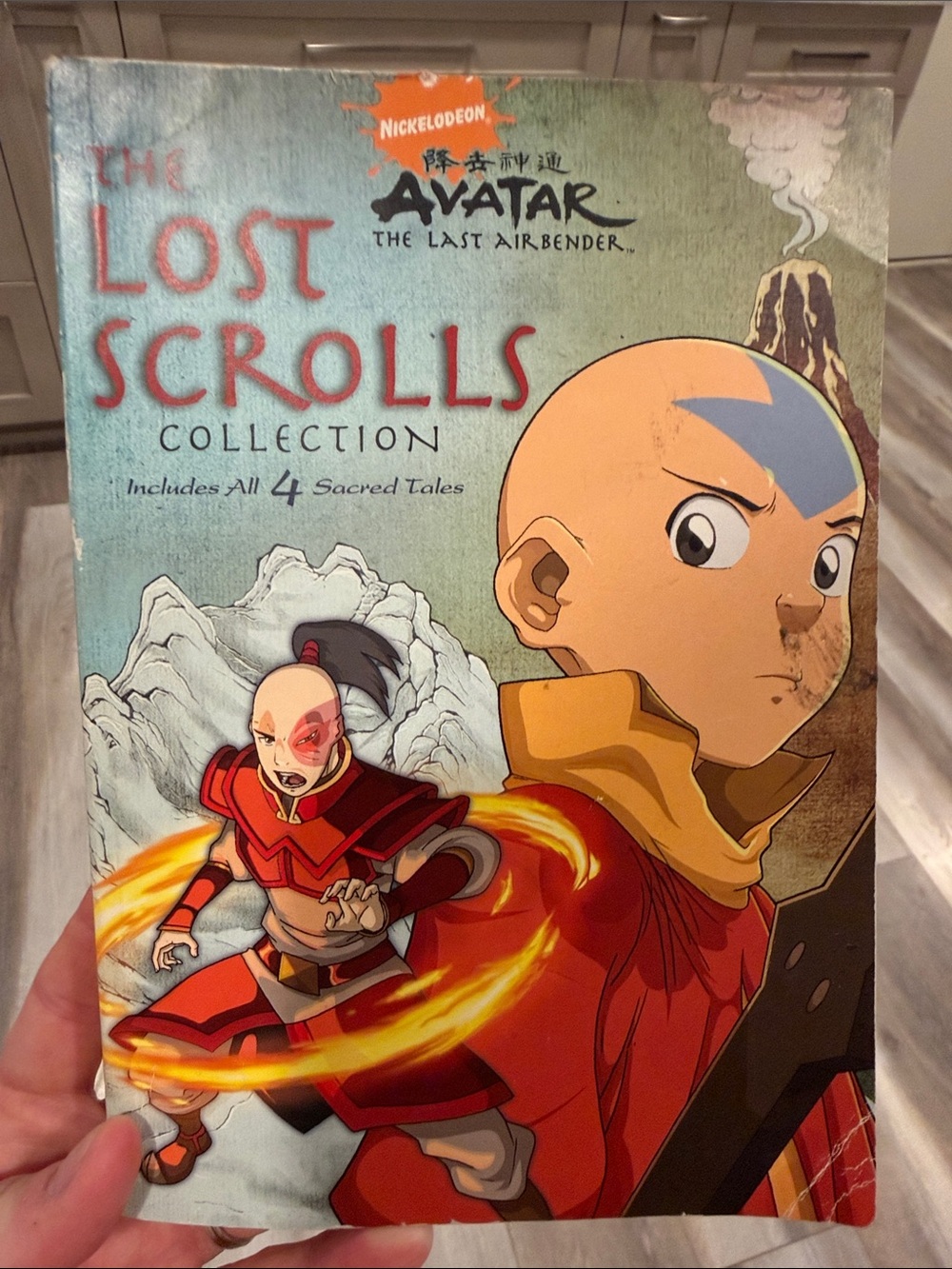 Nickelodeon Avatar: The Last Airbender - The Lost Scrolls Collection (Blue, Red)